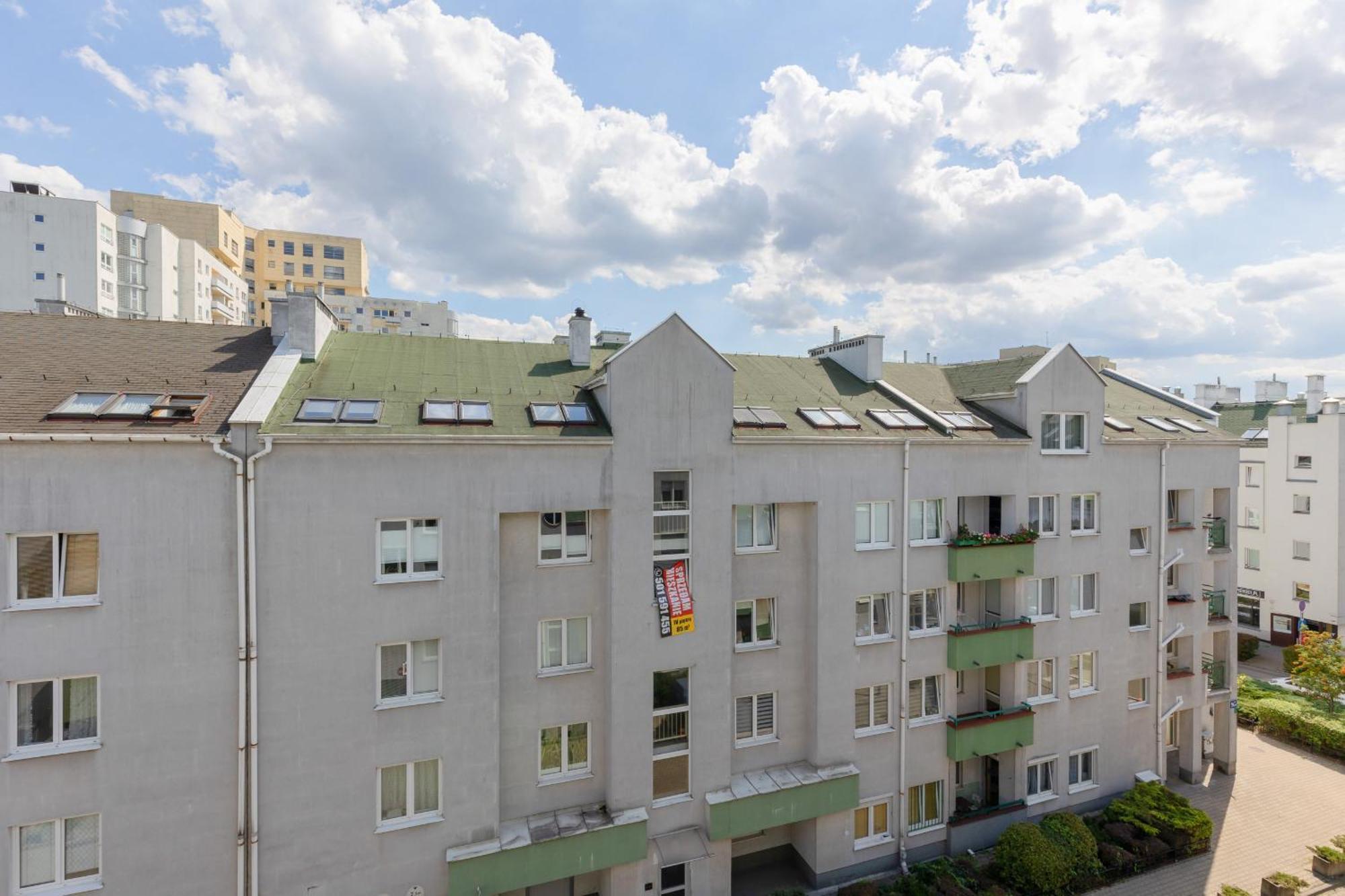 Family In With 3 Bedrooms & Ac Near Metro Stoklosy By Renters Apartament