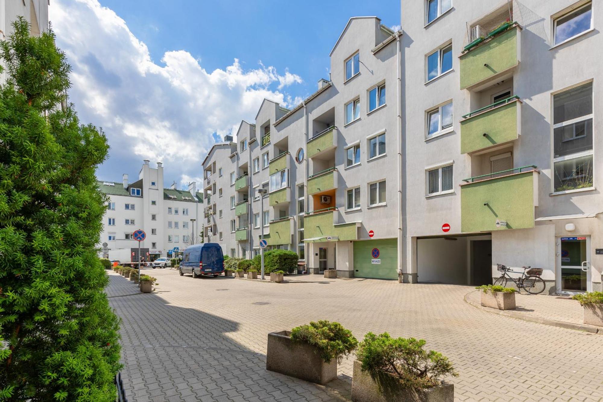 Apartament Family In With 3 Bedrooms & Ac Near Metro Stoklosy By Renters Warszawa