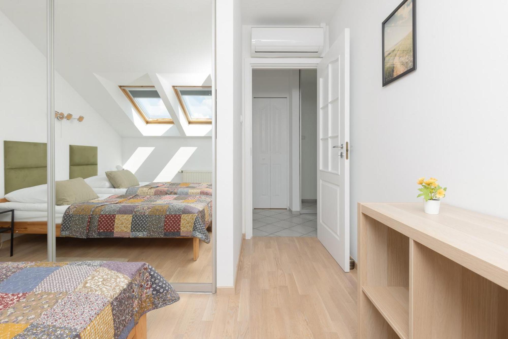 Apartament Family In With 3 Bedrooms & Ac Near Metro Stoklosy By Renters Warszawa