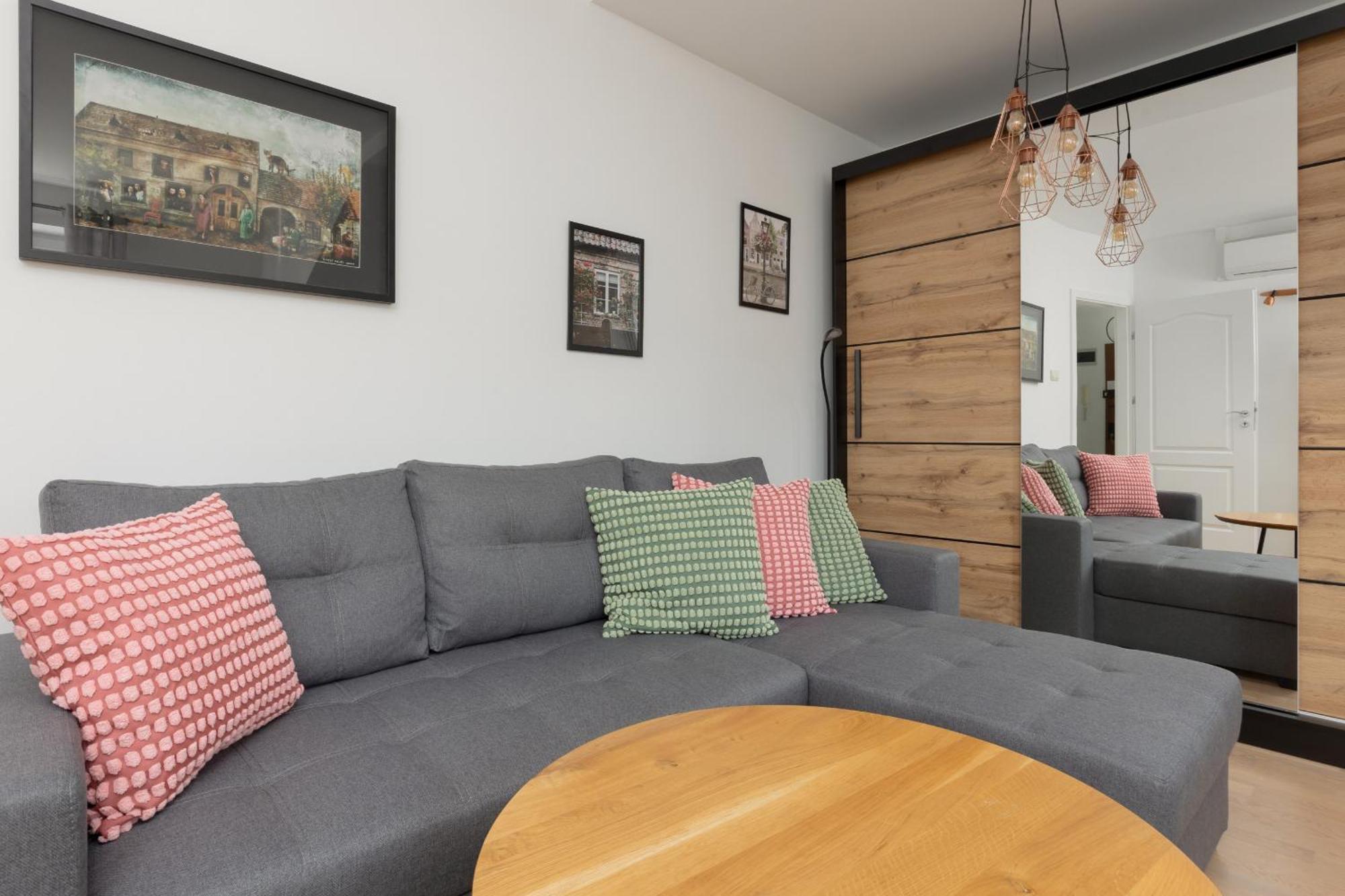 Family In With 3 Bedrooms & Ac Near Metro Stoklosy By Renters Warszawa
