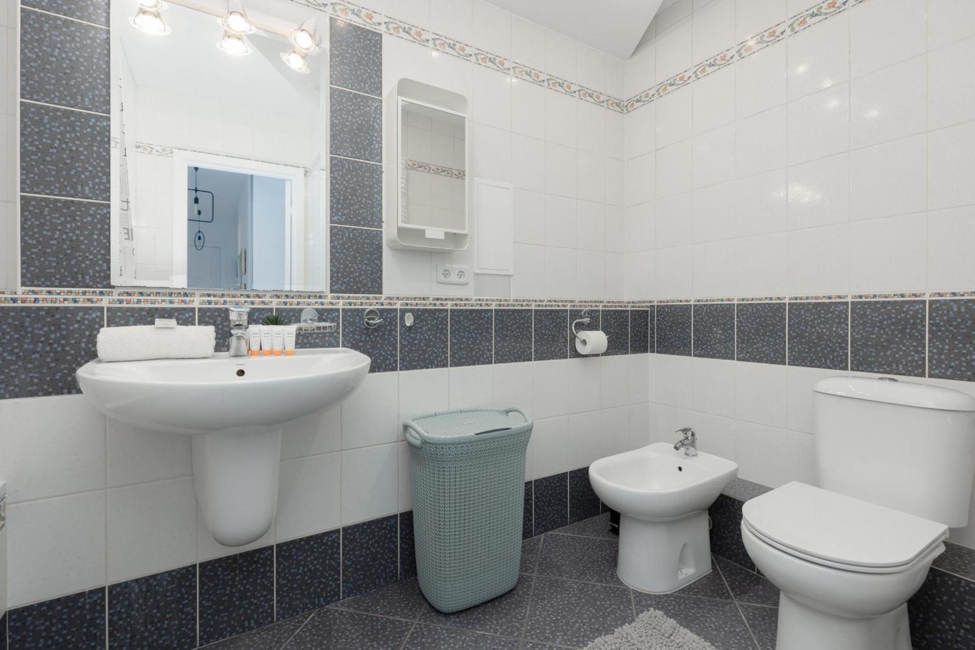 Apartament Family In With 3 Bedrooms & Ac Near Metro Stoklosy By Renters Warszawa
