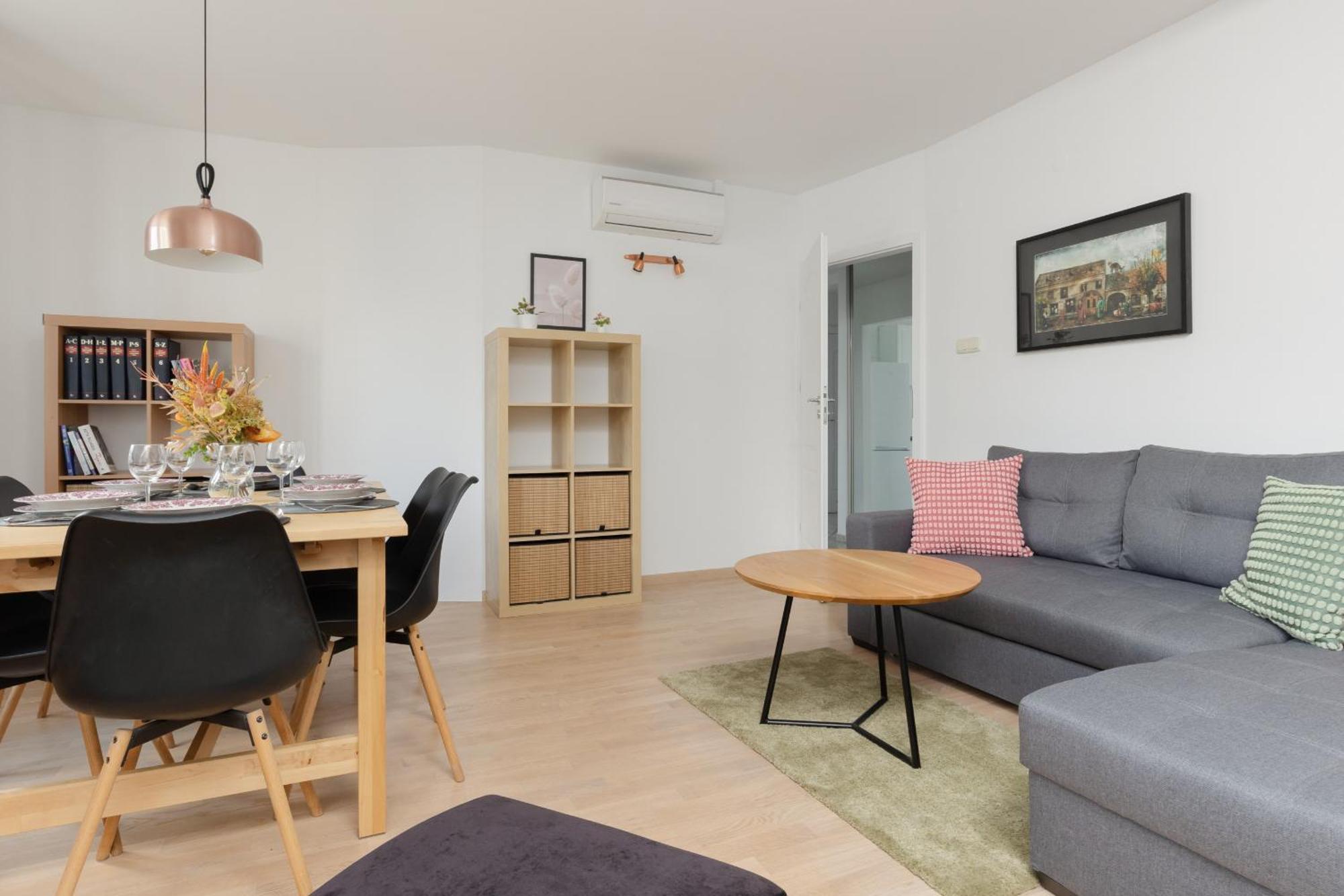 Apartament Family In With 3 Bedrooms & Ac Near Metro Stoklosy By Renters Warszawa